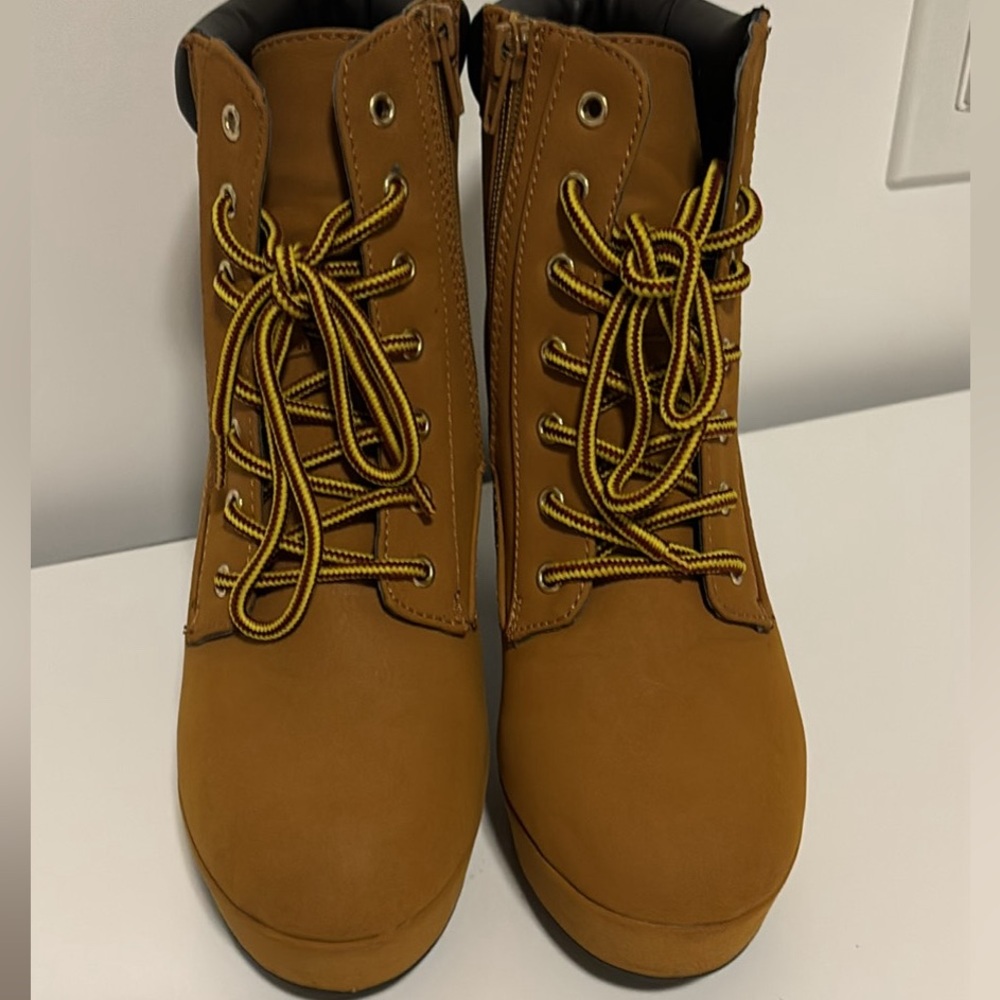 Steve Madden Lace Up Platform Bootie